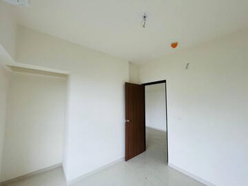 Room in 2 BHK Apartment at Lodha Amara, Kolshet Road – for Sale