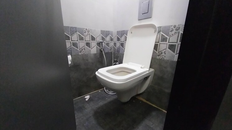 Washroom, juhu-omkar Commercial Office Space 1900 Sq.Ft. In Andheri West Mumbai 7918512