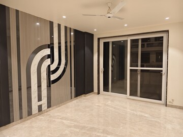 Living Room in 3 BHK Builder Floor at Dlf Phase ii – for Rent