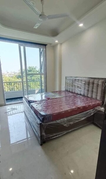 Master Bedroom in 2 BHK Builder Floor at Sector 40 – for Rent