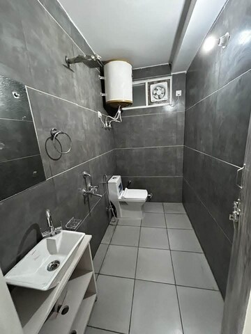 Kitchen in 2 BHK Builder Floor at Sector 40 – for Rent