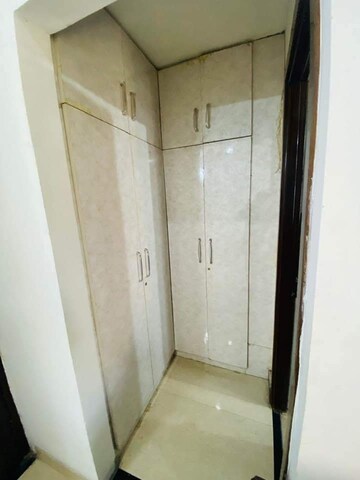 Building Lobby in 3 BHK Builder Floor at Sector 40 – for Rent