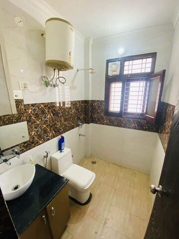 Master Bedroom in 3 BHK Builder Floor at Sector 40 – for Rent