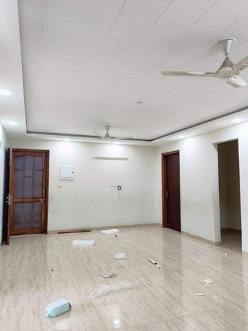 Room in 3 BHK Builder Floor at Sector 15 ii – for Rent