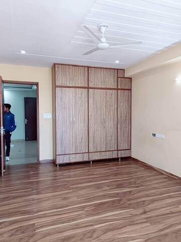Room in 3 BHK Builder Floor at Sector 15 ii – for Rent