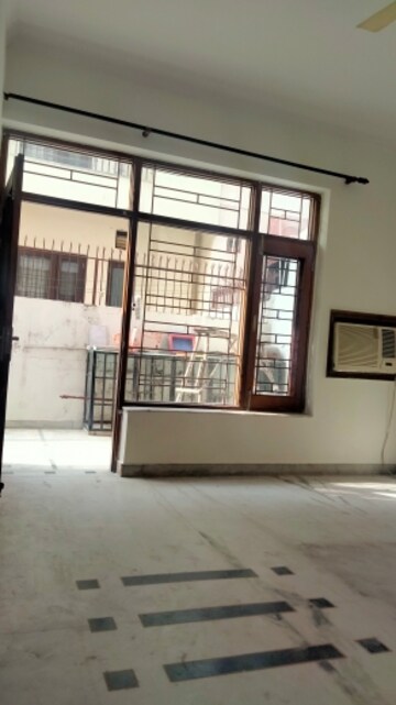 Room in 3 BHK Builder Floor at Sector 15 ii – for Rent