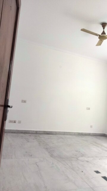 Room in 3 BHK Builder Floor at Sector 15 ii – for Rent