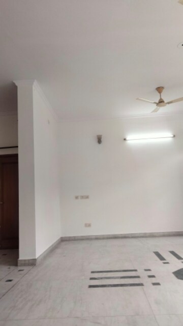 Room in 3 BHK Builder Floor at Sector 15 ii – for Rent
