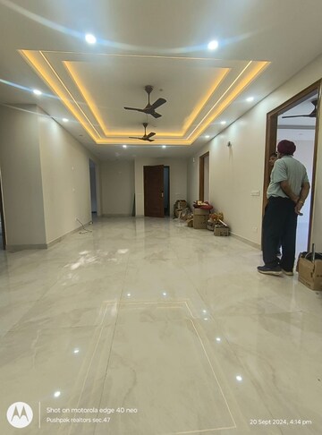 Building Lobby in 3 BHK Builder Floor at Sector 14 – for Rent