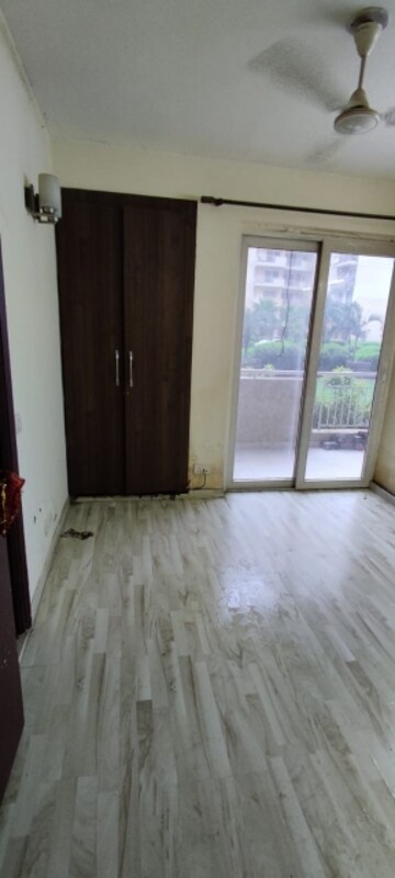 Bedroom in 3 BHK Builder Floor at Sector 14 – for Rent