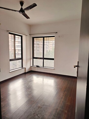 Room in 2 BHK Apartment at Gulmohar Queenstown Kharadi, Kharadi – for Rent