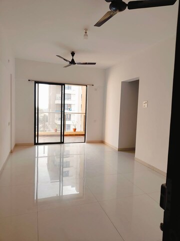Room in 2 BHK Apartment at Gulmohar Queenstown Kharadi, Kharadi – for Rent