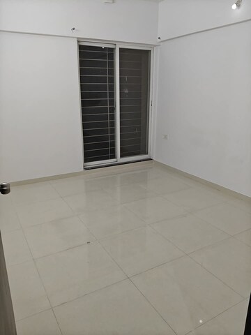 Room in 2 BHK Apartment at Goel Ganga Constella, Kharadi – for Rent