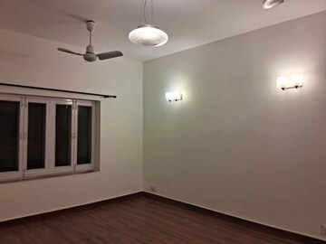 Room in 1 BHK Builder Floor at Defence Colony – for Rent