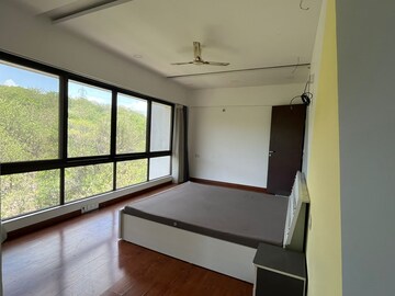Room in 3.5 BHK Apartment at Gera Isle Royale, Bavdhan – for Rent