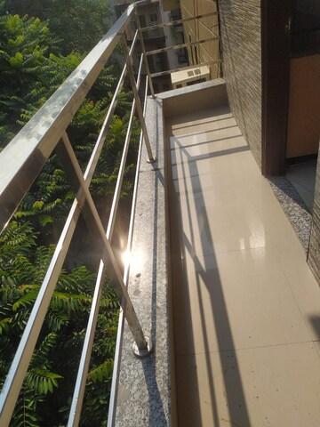 Balcony in 1 RK Builder Floor at Ansal Sushant Lok I, Sector 43 – for Rent