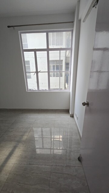 Room in 2 BHK Apartment at Signature Solera Apartment, Sector 107 – for Sale