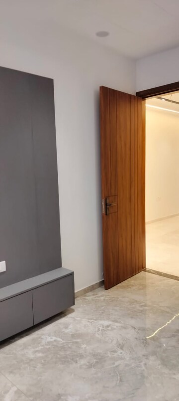 Room in 2 BHK Builder Floor at Janakpuri – for Sale
