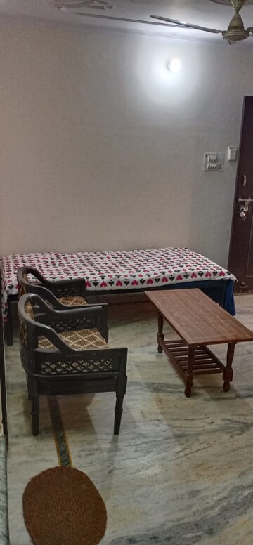Living Room in 1 BHK Builder Floor at Ansal Sushant Lok I, Sector 43 – for Rent