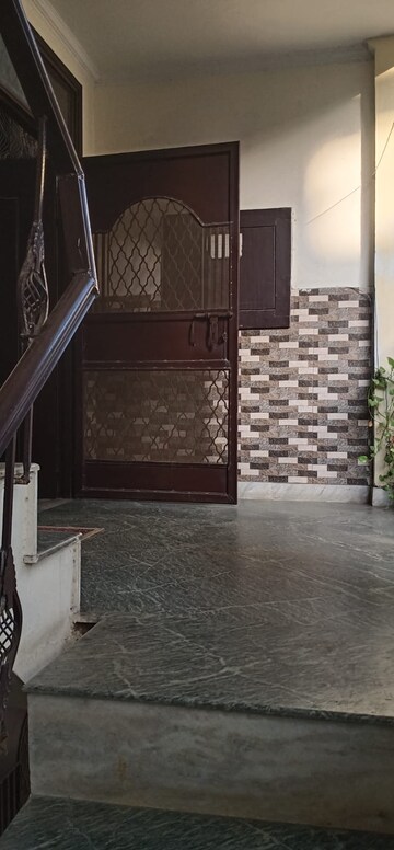 Staircase in 1 BHK Builder Floor at Ansal Sushant Lok I, Sector 43 – for Rent