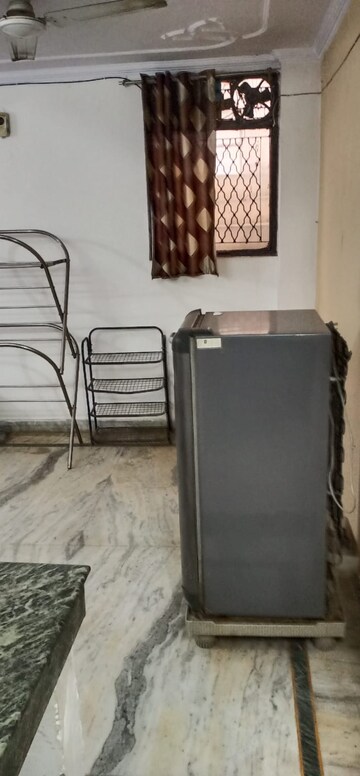 Room in 1 BHK Builder Floor at Ansal Sushant Lok I, Sector 43 – for Rent