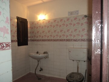 Master Bedroom in 1 RK Villa at RWA Apartments Sector 27, Sector 27 – for Rent