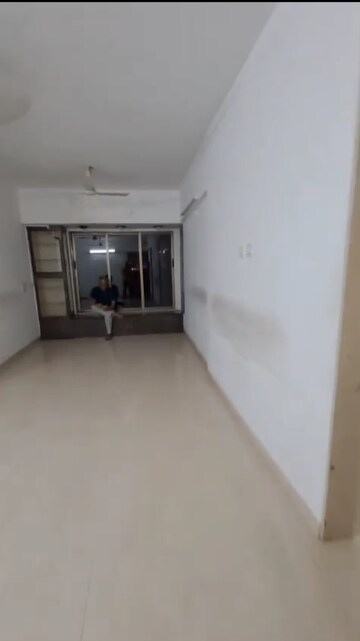 Room in 2 BHK Apartment at Ozone The Gateway, Andheri West – for Rent