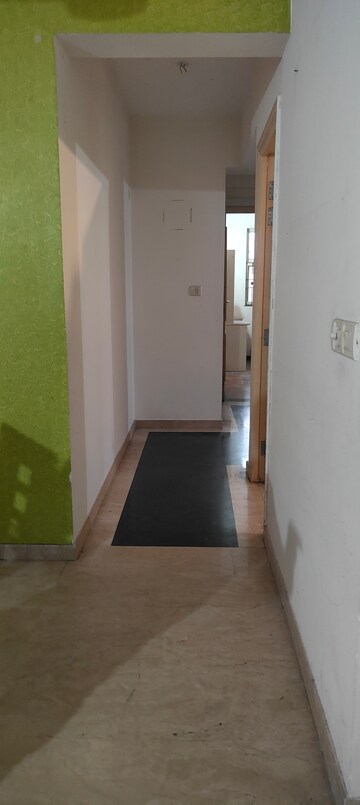 Room in 2 BHK Apartment at Hiranandani Meadows, Manpada – for Rent