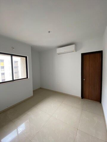 Room in 3 BHK Apartment at Lodha Palava Aurora B and C, Dombivli East – for Rent