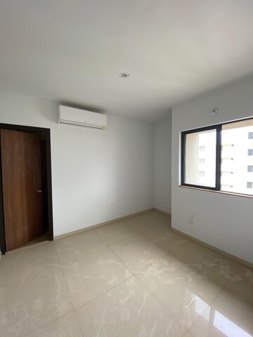 Room in 3 BHK Apartment at Lodha Palava Aurora B and C, Dombivli East – for Rent