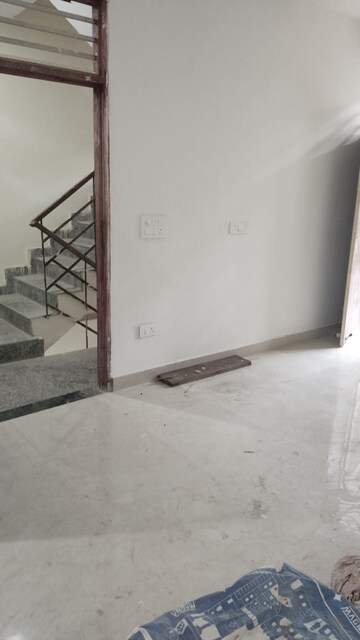 Room in 2 BHK Builder Floor at Sector 23 – for Rent