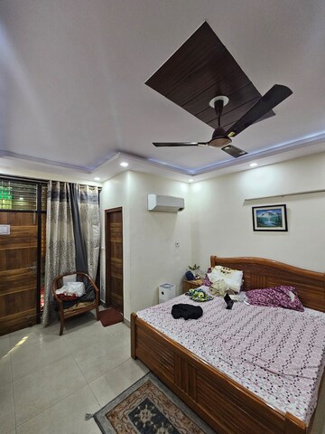 Room in 2 BHK Builder Floor at Janakpuri – for Rent