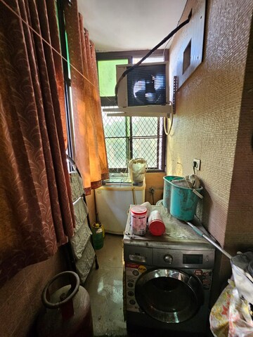 Room in 2 BHK Builder Floor at Janakpuri – for Rent