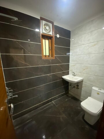 Master Bedroom in 2 BHK Builder Floor at Smart Lane, Niti Khand – for Rent