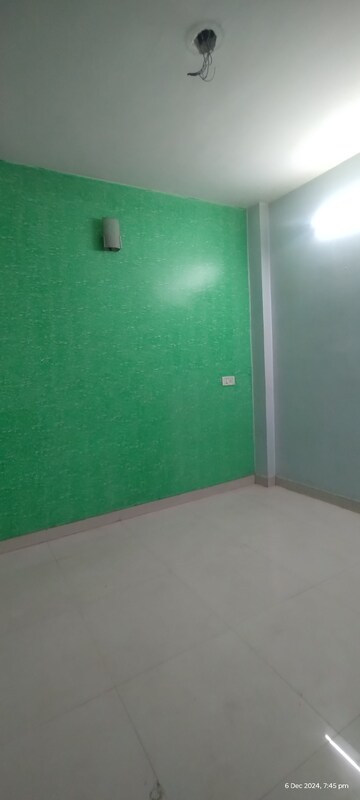 Furnished Amenities in 2 BHK Builder Floor at Uttam Nagar – for Sale