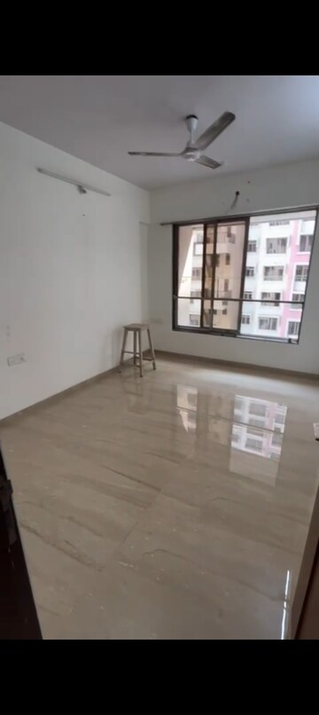 Room in 2 BHK Apartment at Sindhi Society, Chembur – for Rent