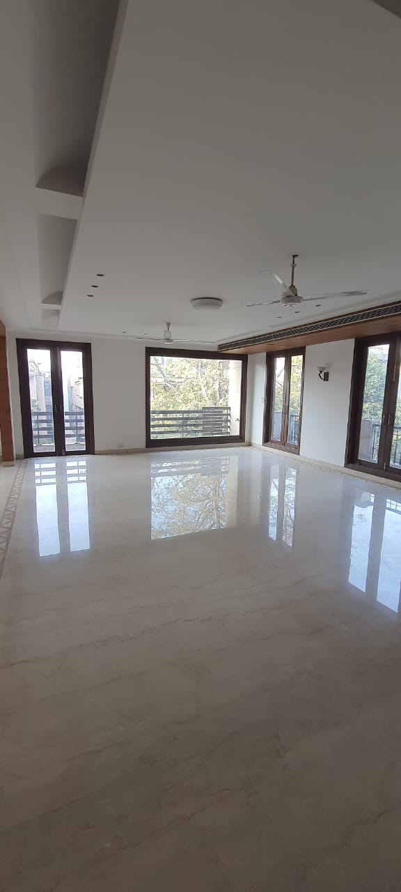 5 BHK + Servant Room 8040 Sq.Ft. Penthouse in Unitech The World Spa