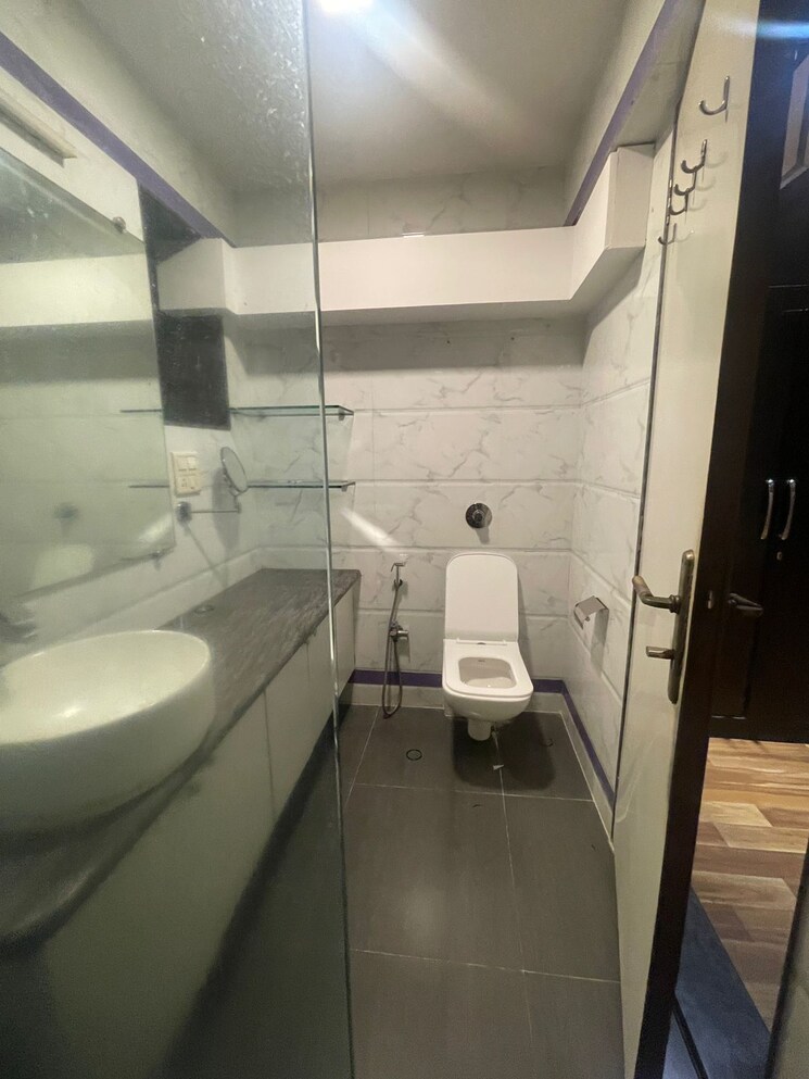 Bathroom, samartha-sidhi 3 Bedroom 1100 Sq.Ft. Apartment In Andheri West Mumbai 7919383