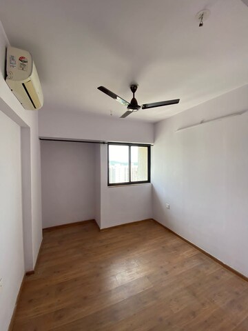 Room in 1.5 BHK Apartment at Lodha Palava Fontana C To H, Dombivli East – for Rent