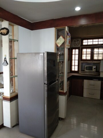 Living Room in 2 BHK Apartment at Alkapuri – for Rent