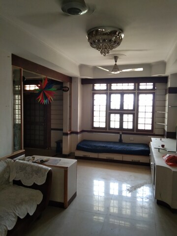 Living Room in 2 BHK Apartment at Alkapuri – for Rent