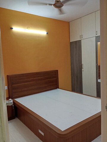 Room in 3 BHK Apartment at Singasandra – for Rent