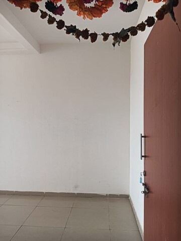 Room in 3 BHK Apartment at Kolte Patil Life Republic, Hinjewadi – for Rent