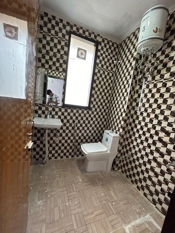 Bathroom in 1 BHK Apartment at DLF City Phase III, Sector 24 – for Rent
