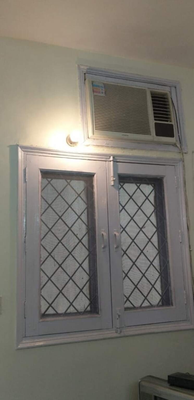 Balcony, chittaranjan park 3 Bedroom 160 Sq.Yd. Builder Floor In Chittaranjan Park Delhi 7919672