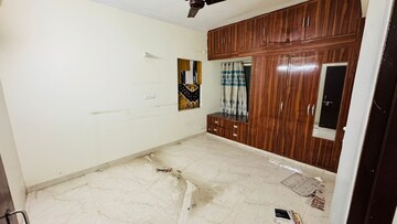Room in 2 BHK Apartment at Unitech Palms, South City 1 – for Rent
