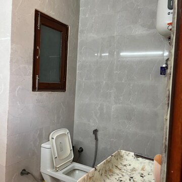 Bathroom in 1 RK Builder Floor at Lajpat Nagar ii – for Rent