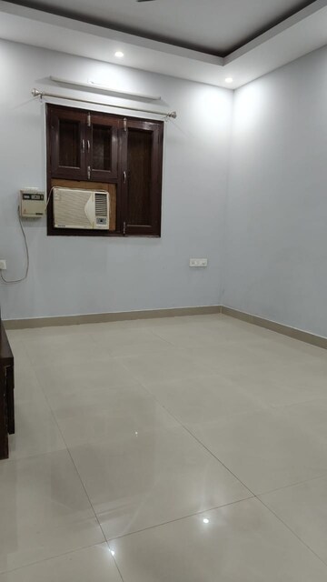 Room in 4 BHK Apartment at BPTP Terra, Sector 37d – for Sale