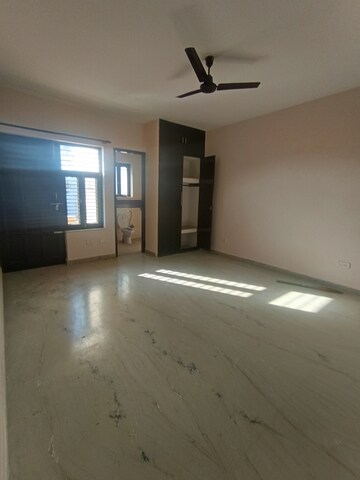 Room in 2 BHK Builder Floor at Sector 4 – for Rent