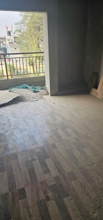 Room in 4 BHK Apartment at SCC Blossom, Raj Nagar Extension – for Sale